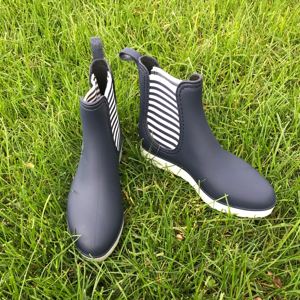 Brand new YOKI Orly style rainboots